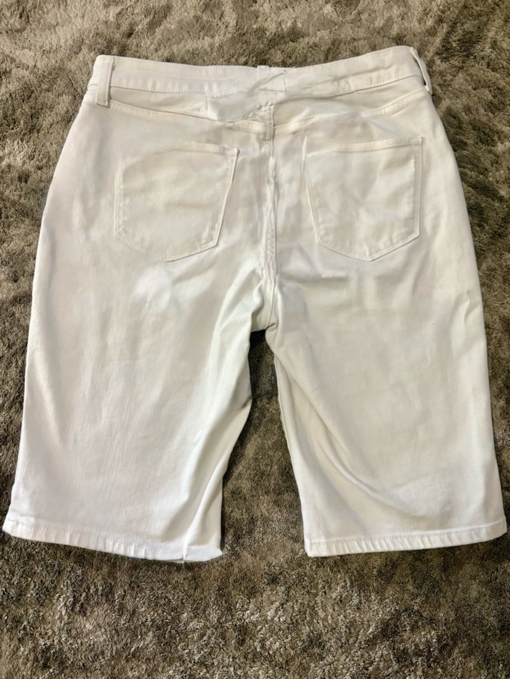 croft & barrow White Women's Bermuda Shorts - Clean Five-Pocket Style - Picture 5 of 5